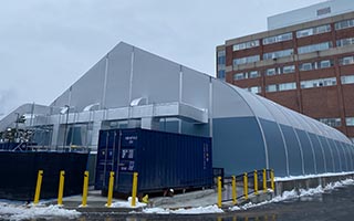 Une image de l’extérieur de l’Unité de soins d’urgence et de transition